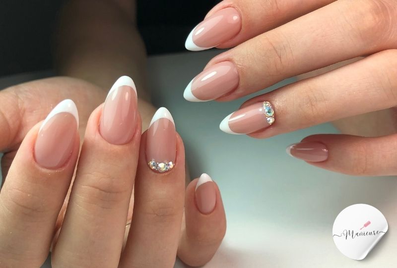 O curso aborda a montagem do kit básico de manicure?