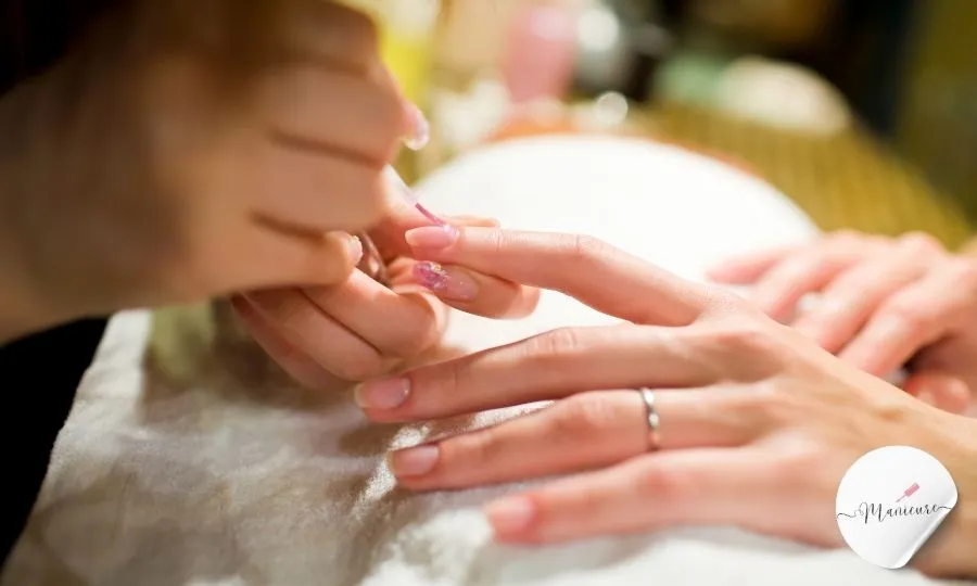 Aprendo quais utensílios e materiais são essenciais para manicures? Aprendo quais utensílios e materiais são essenciais para manicures?